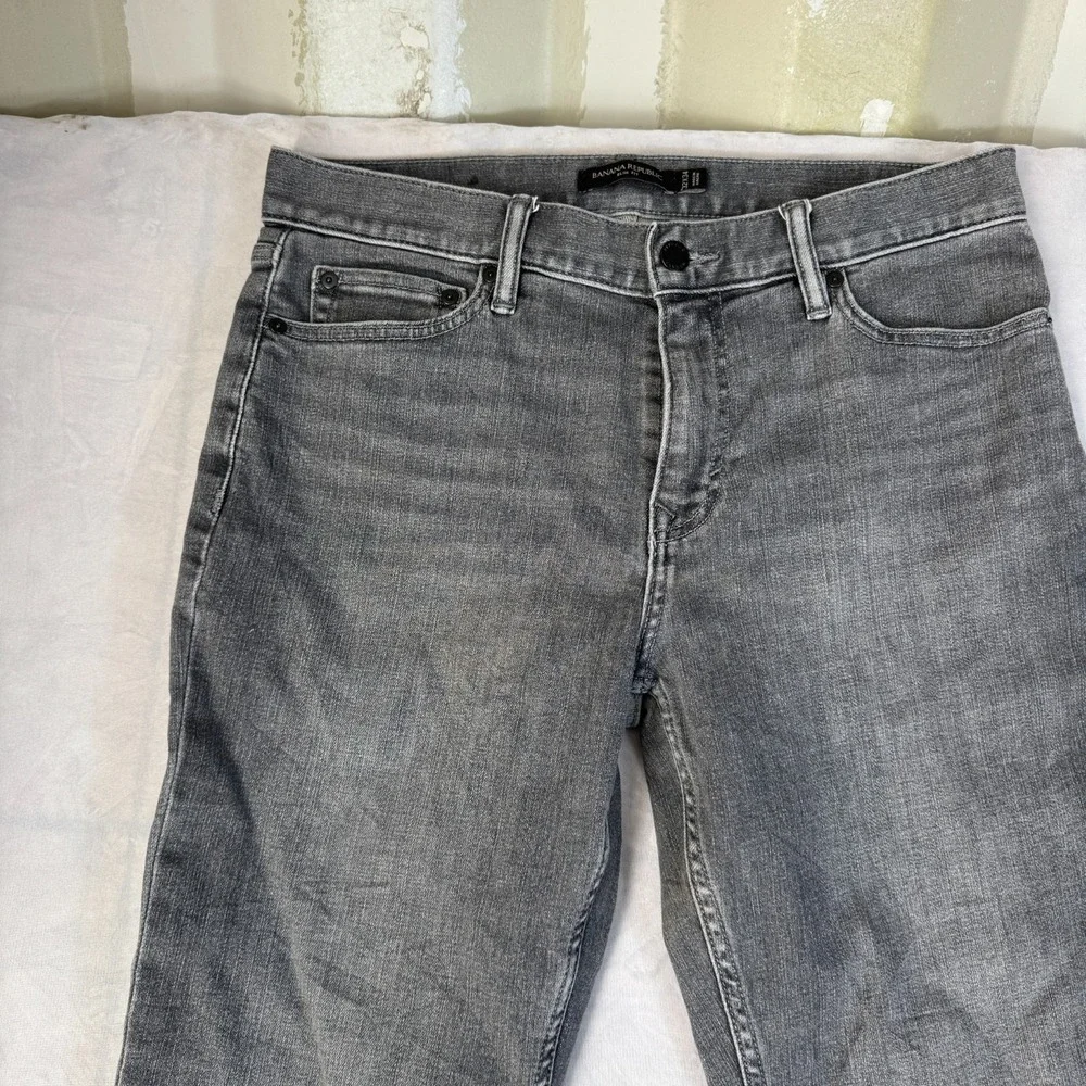 Banana Republic Mens Slim Fit Denim Shorts Gray‎ Cropped Raw Hem Size 32x34